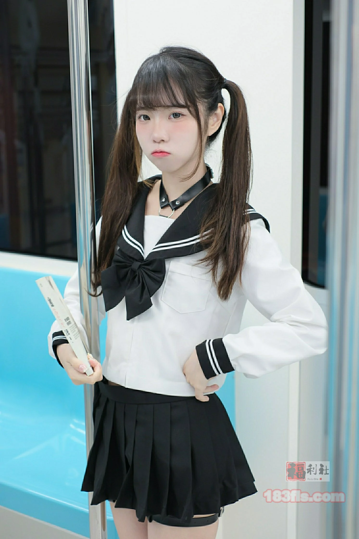 可可小白兔 – 電車上の女高中生